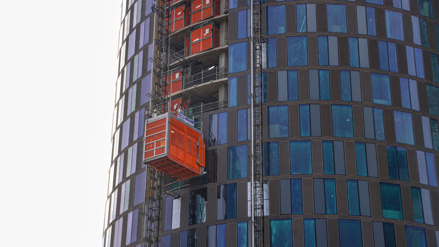 Renaker builds efficiently - Innovative Hydraulic Ramps