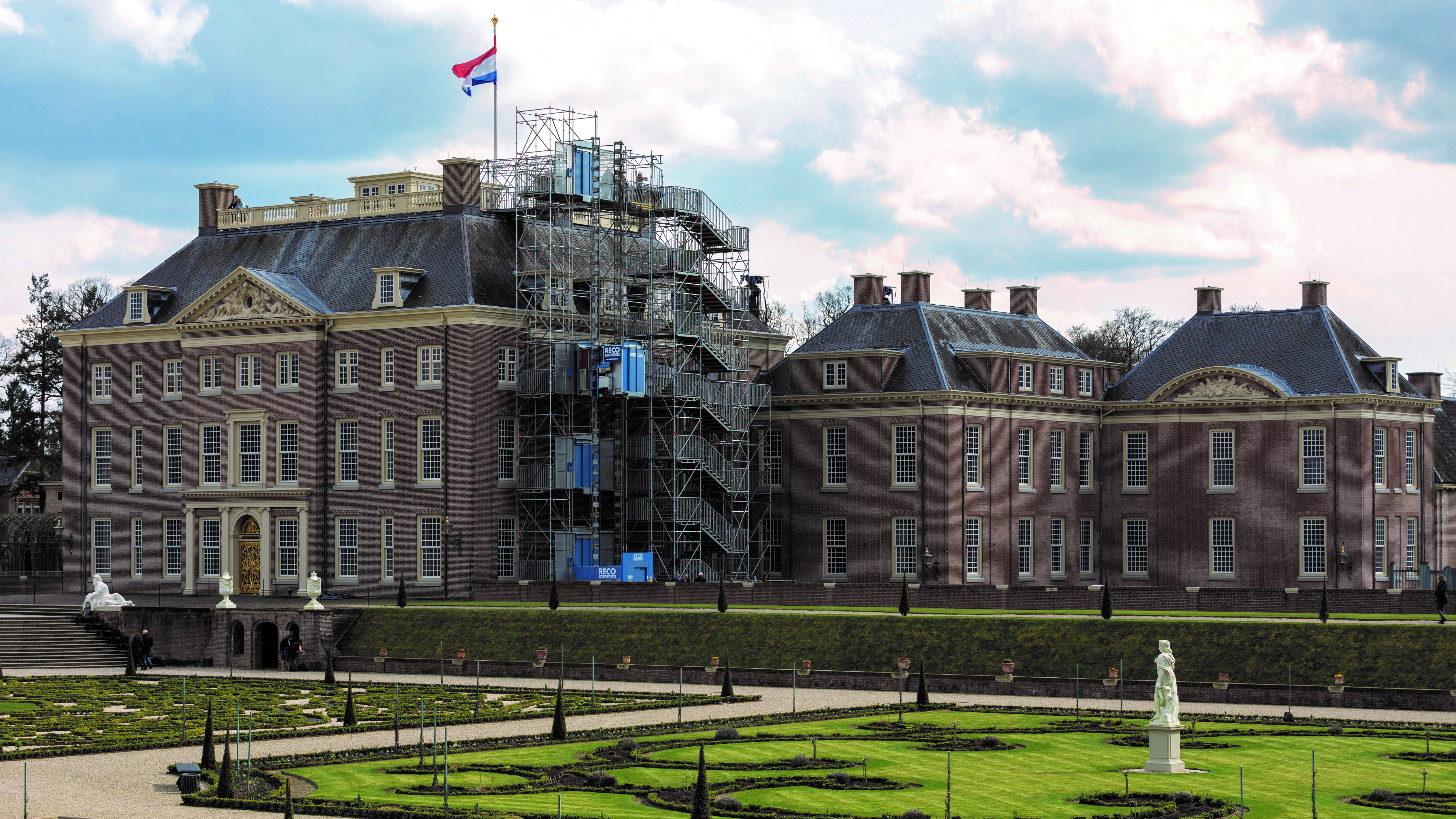 RECO provided passenger lifts for the Dutch Het Loo Palace for visitors to access the rooftop viewpoint