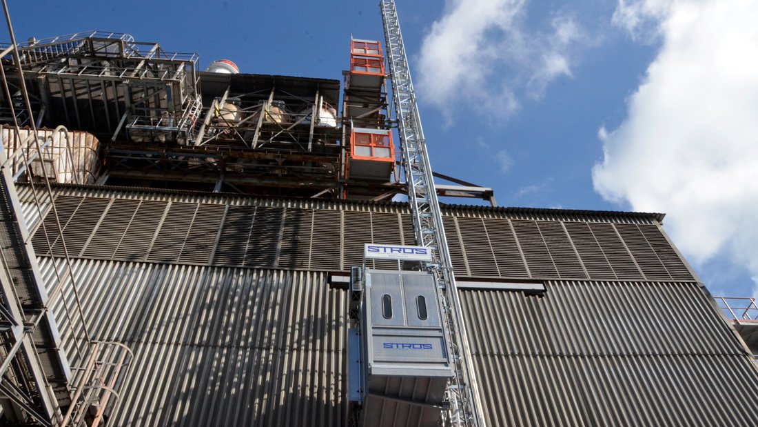 Stros NOV 2500 industrial elevator installed at an industrial facility