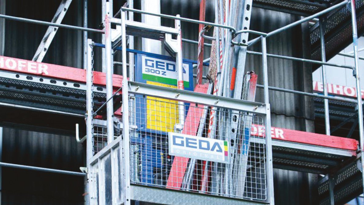 A GEDA 300Z Goods hoist for scaffolding transport