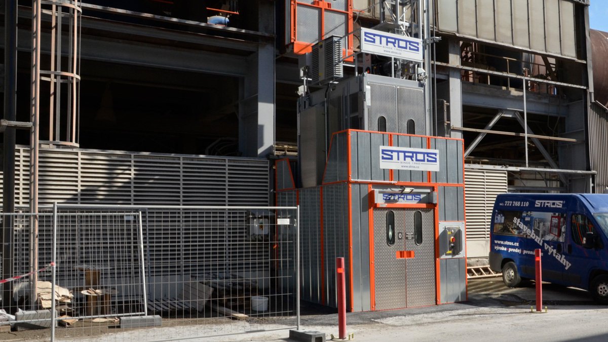 Stros NOV 2500 industrial elevator installed at an industrial facility