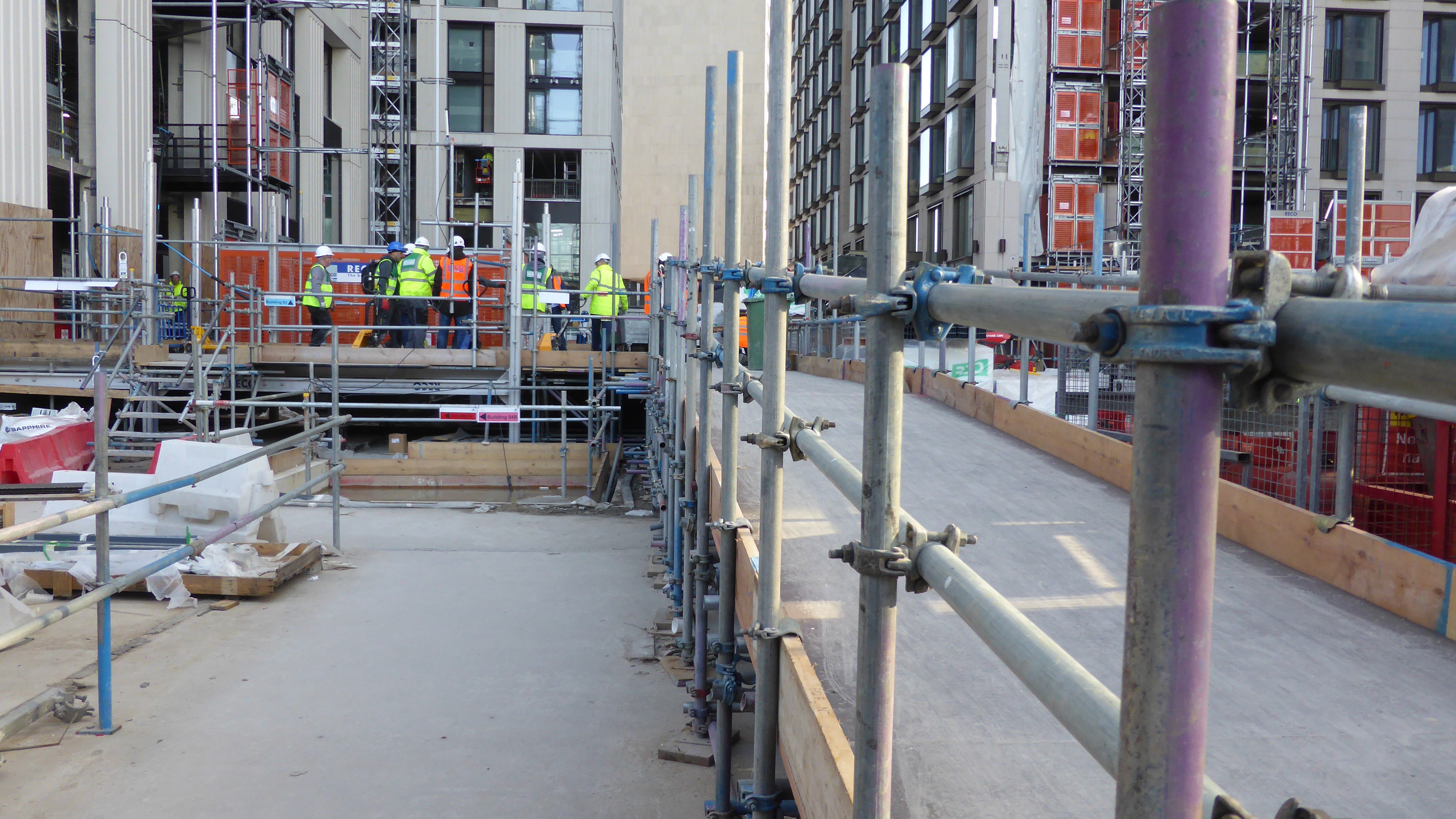 RECO Loading Docks for barrier-free access and goods handling between lorry and hoist at construction sites